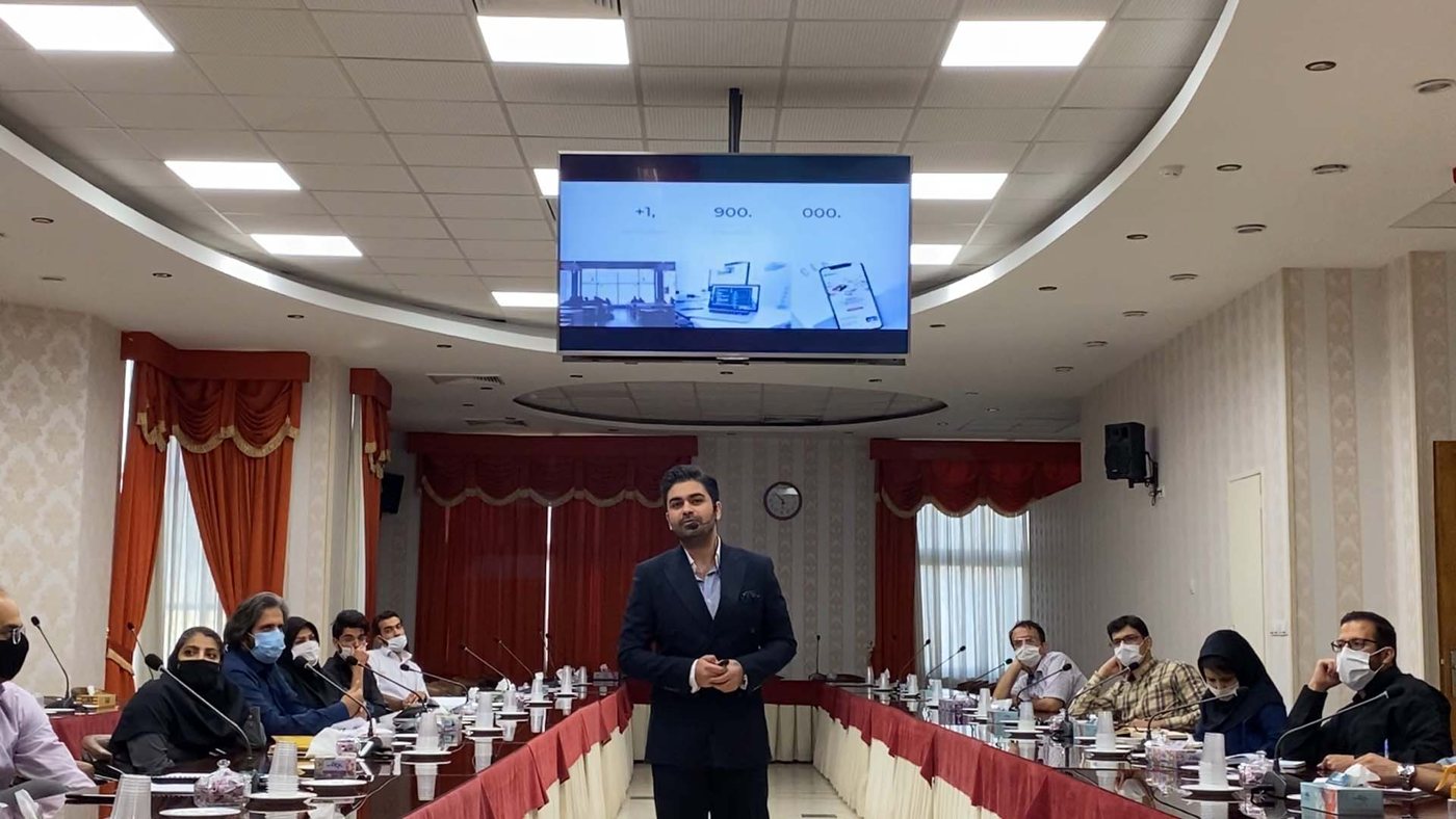 Sepehr Parsa presenting to faculty and students at Ferdowsi University of Mashhad